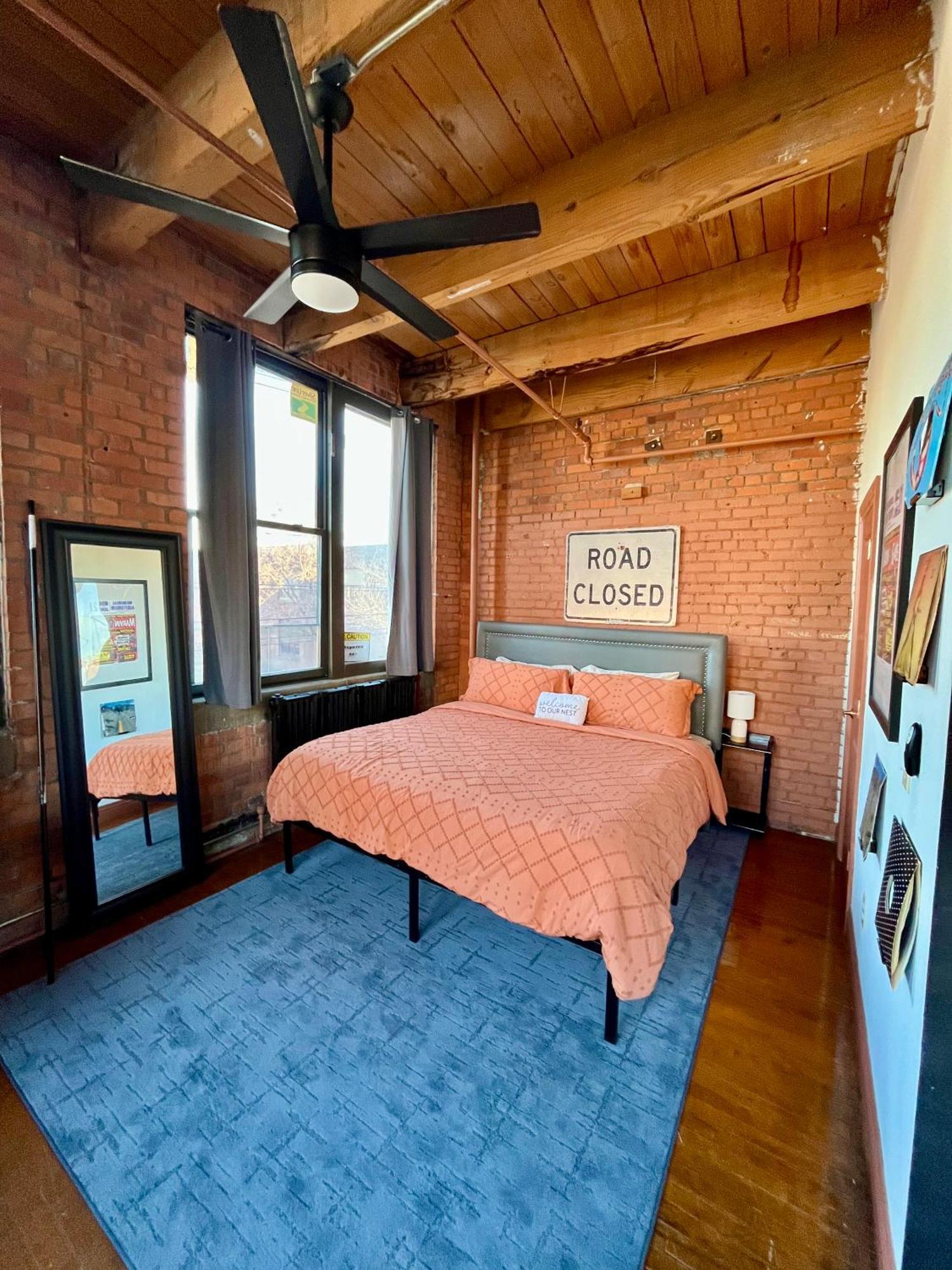 420 Friendly King Downtown Loft Free Parking & Wifi *