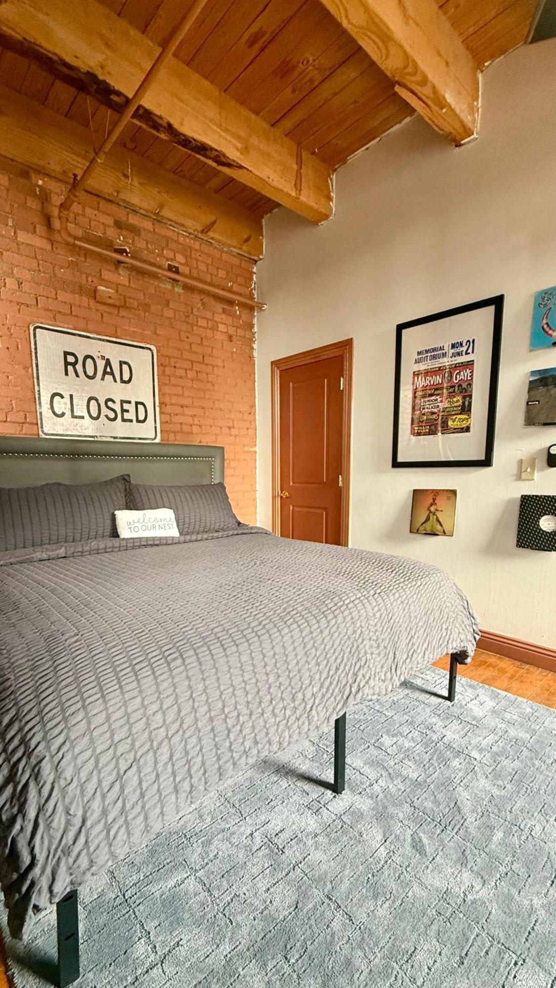 420 Friendly King Downtown Loft Free Parking & Wifi *